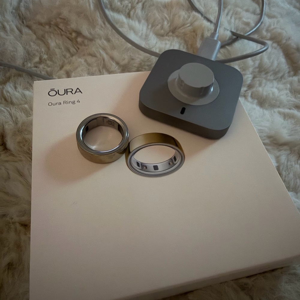 Oura Ring 4 Smart Ring with Charger - Gold Sz 9
